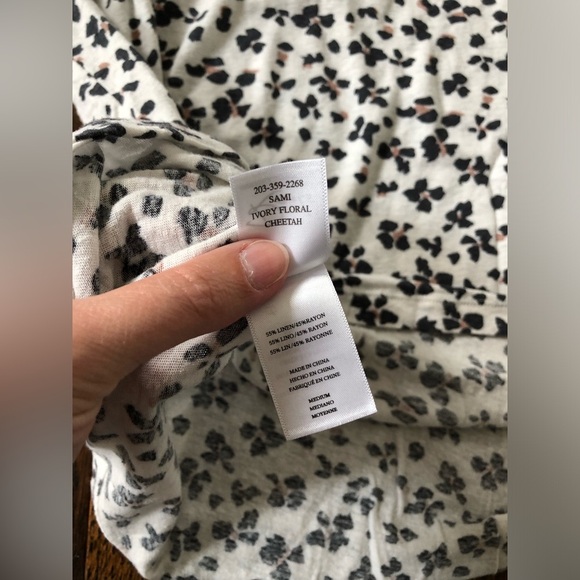 RAILS Women's M Sami Tee - White/Ivory Floral Snow Leopard/Cheetah Design - Picture 7 of 9